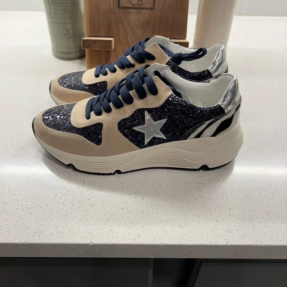 NWOT Oasis Society Quinn sneaker size 7.5